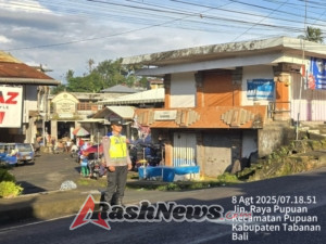 Wujudkan Kamtibcarlantas Polsek Pupuan Laksanakan Kegiatan Strong Point di Simpang Pasar Pupuan