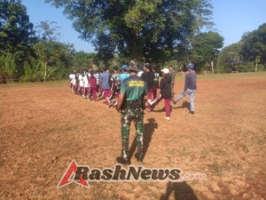 Babinsa Koramil 1612-01/Ruteng Latih Anak Paskibraka di Kecamatan Cibal Barat