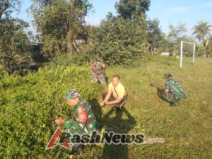 Dukung kelancaran upacara HUT kemerdekaan RI ke-80, Personel Koramil 1623-06/Selat laksanakan pembersihan lapangan.