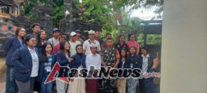 Dorong Pertanian Ramah Lingkungan, Babinsa Klumpu Atensi Sosialisasi Pupuk Organik Oleh Mahasiswa KKN Unud