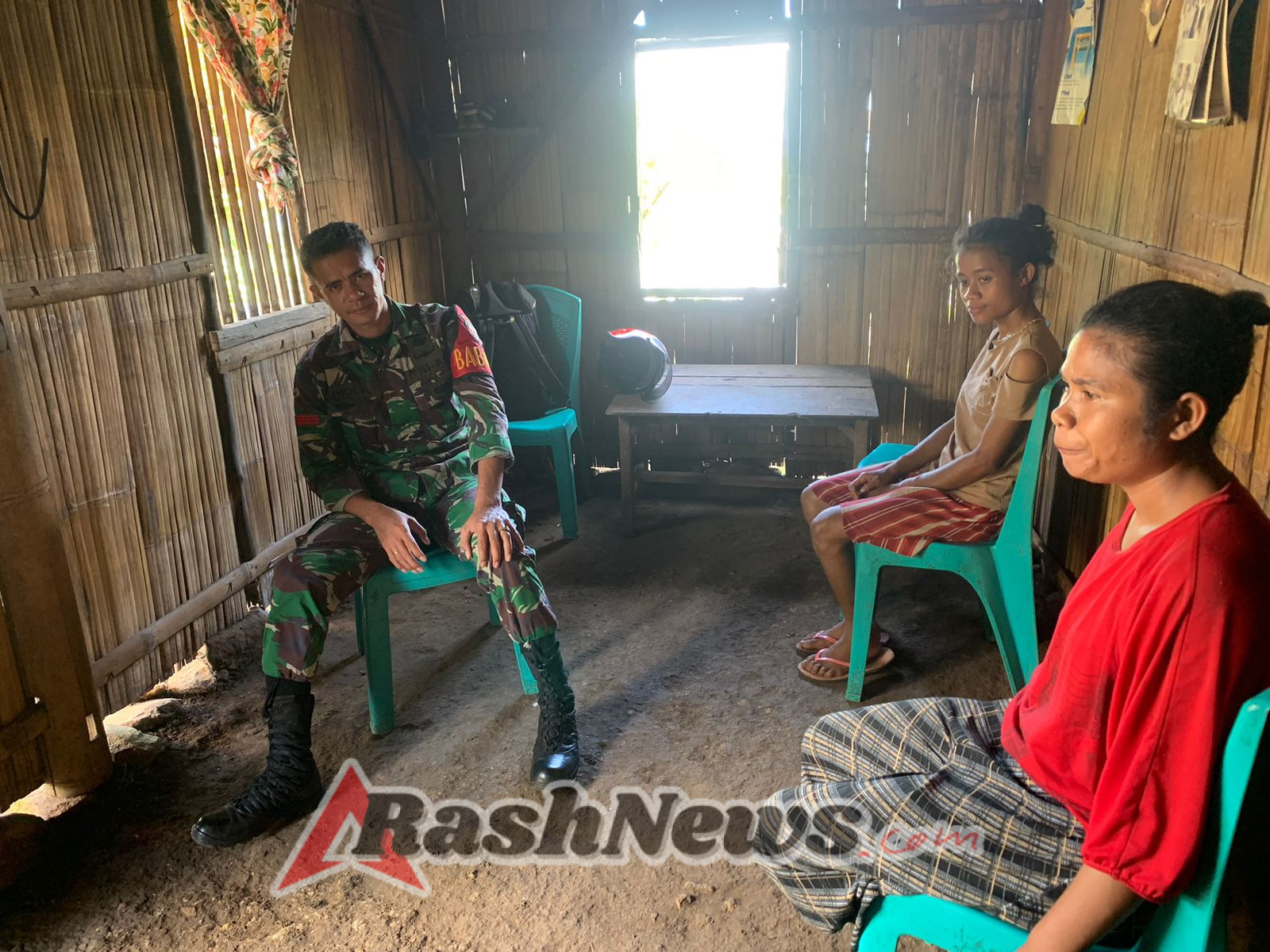 Turun ke Wilayah Binaan, Babinsa Tekankan Pentingnya Kesiapsiagaan dan Kebersihan