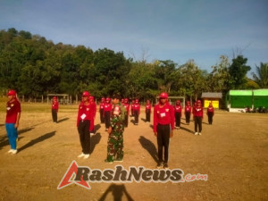 Babinsa Desa Anyar Asah Keterampilan Calon Paskibraka Jereweh Sambut HUT Kemerdekaan RI ke-80