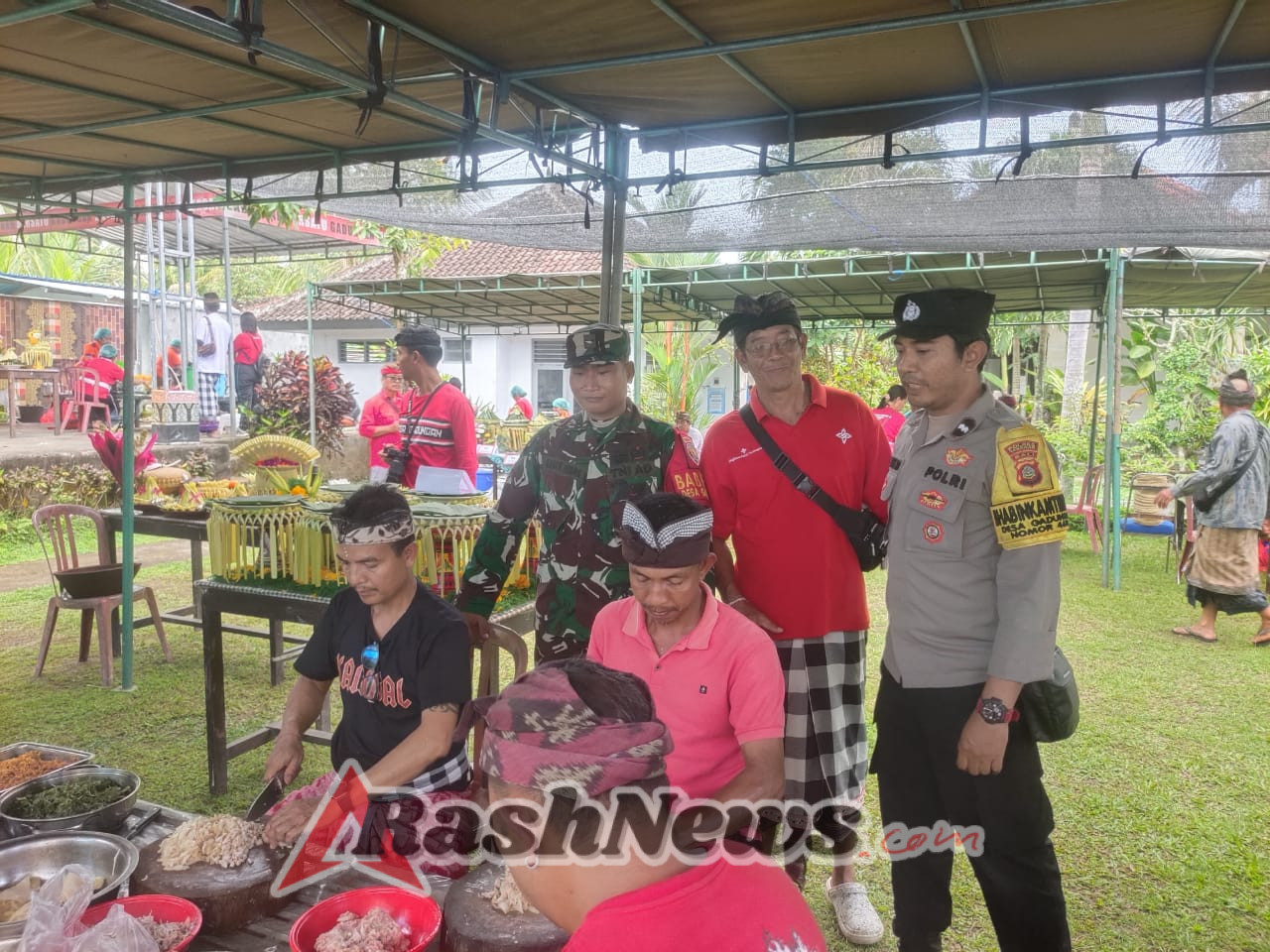Kegiatan lomba memasak dan pembuatan penjor dalam rangka menyambut HUT RI ke-80 di Desa Gadungan