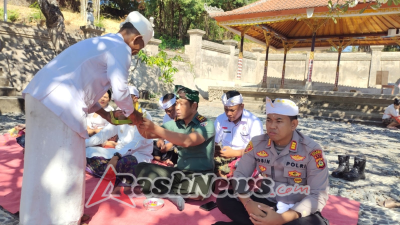 Bersenergi dalam Persembahyangan Bersama di Pura Penyusuhan (Pura Penegil Gumi) dan di Pura Bukit Puncak Sinunggal dalam rangka memperingati Kemerdekaan Republik Indonesia Ke-80 berjalan sangat hikmat