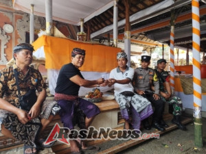 TNI Ada Dalam Berbagai Kondisi, Babinsa Timuhun Melayat Bersama Bhabinkamtibmas Dan Pemdes