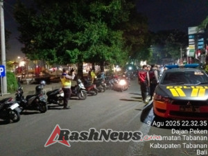 Blue Light Patrol Polres Tabanan Sambangi Titik Keramaian, Ajak Warga Aktif Jaga Kamtibmas