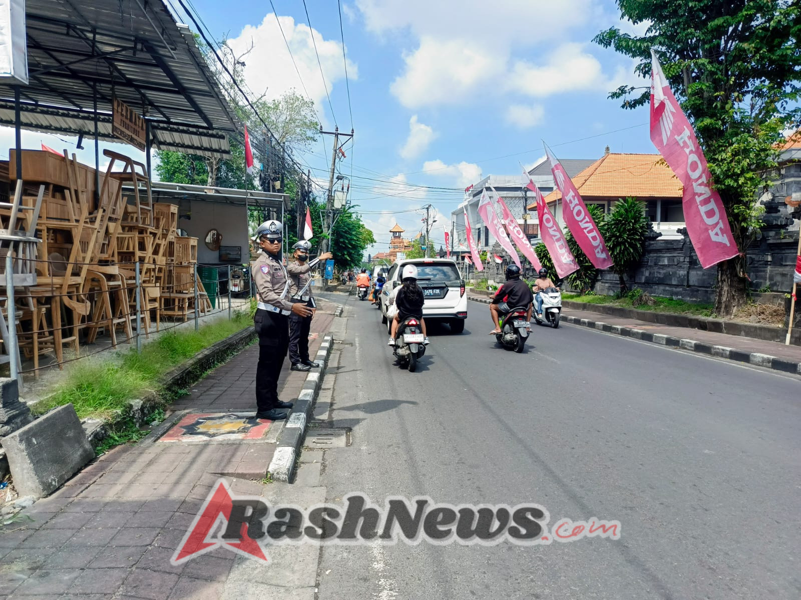 Bebas  Macet Personel Polsek Kuta Utara Atur Lalin Usai Pertandingan  Basket
