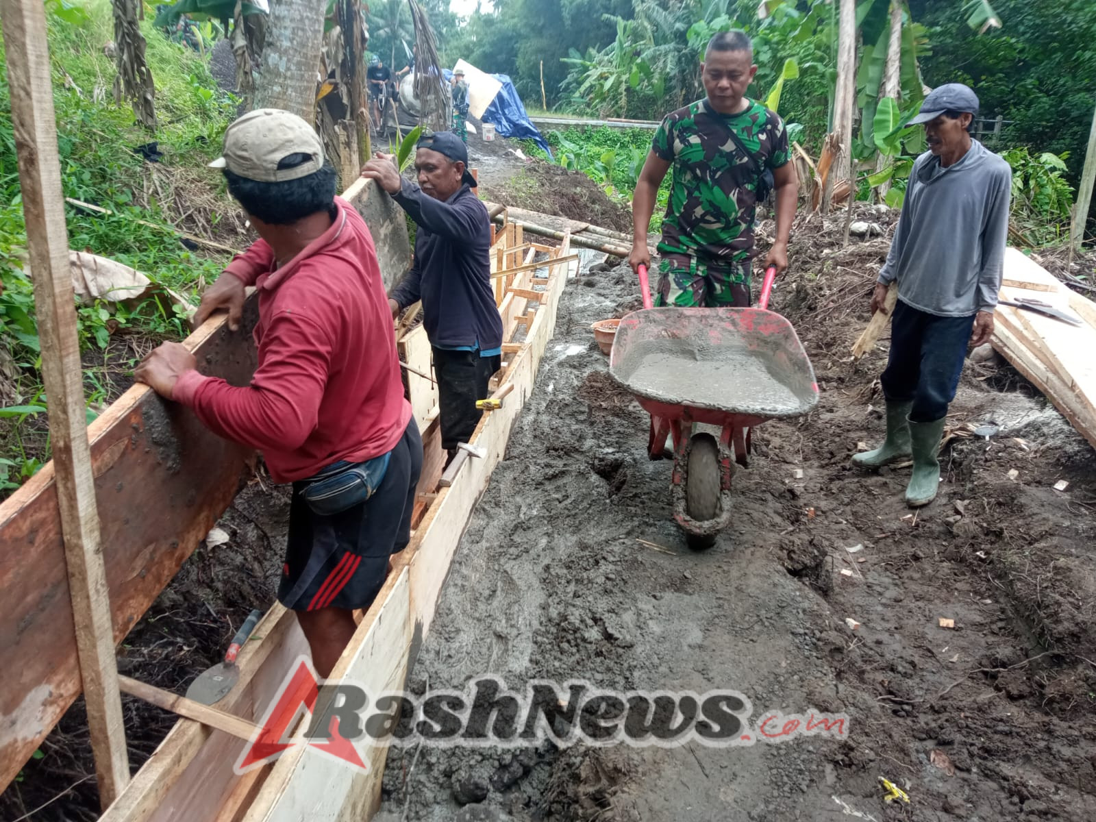 Sinergi TNI dan Pemdes, Jalan Usaha Tani Banjar Penida–Lantangidung Segera Terwujud