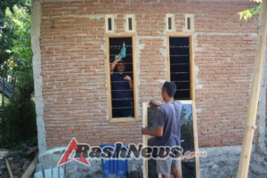 TMMD 125 Kodim 1607/Sumbawa Tuntaskan Pemasangan Pintu dan Jendela RTLH