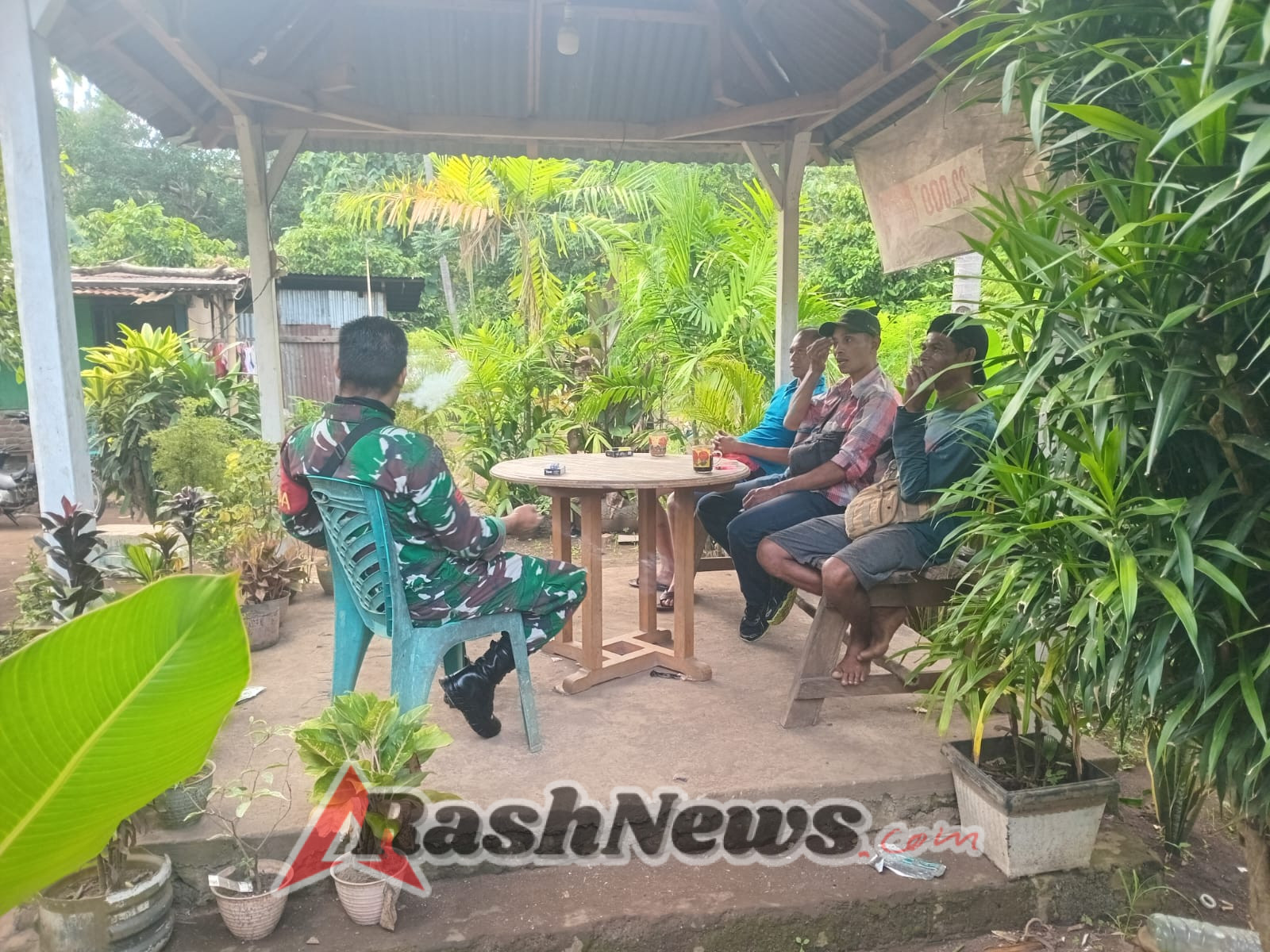 Babinsa Wulanggitang Jalin Silaturahmi dan Ajak Warga Jaga Kamtibmas