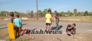 Jalur Rute Perlombaan Jalan 17 Km Dihiasi Umbul-Umbul Oleh Satgas Pos Salore Bersama Masyarakat Tulakadi