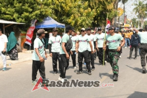 Babinsa Desa Mangge Asi Tunjukkan Kemanunggalan TNI-Rakyat