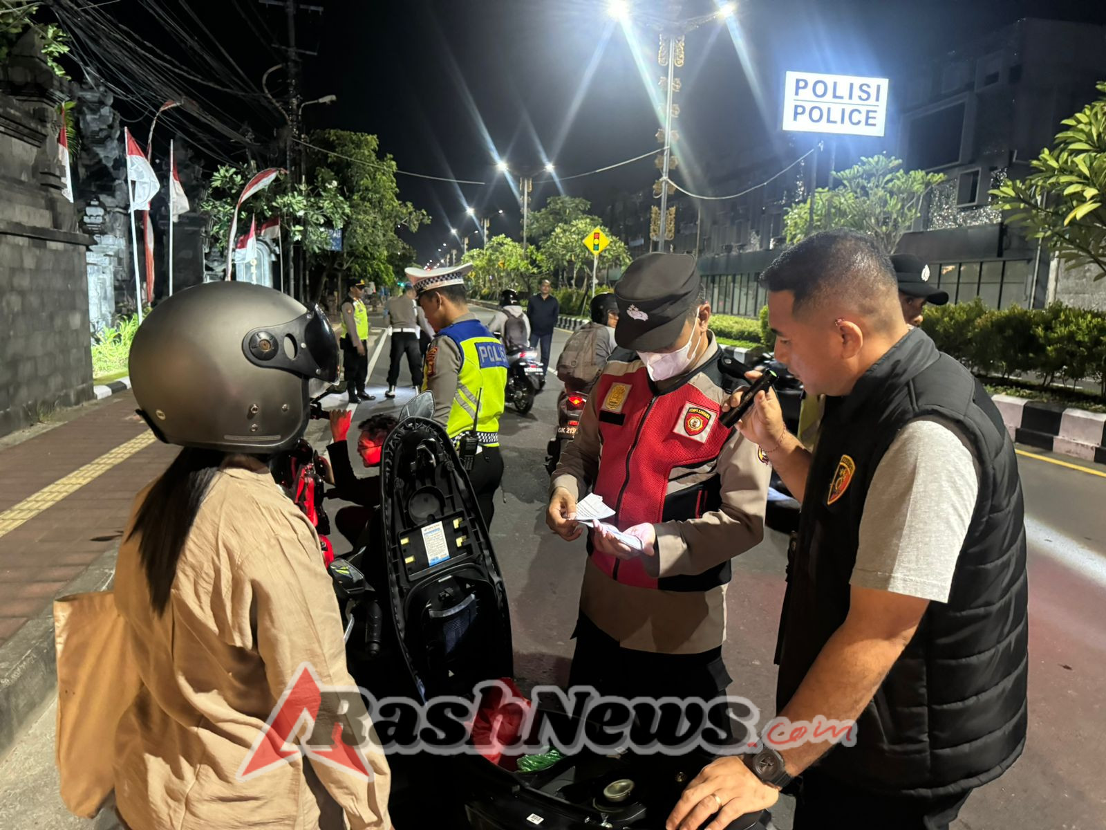 POLSEK KUTA SELATAN GELAR RAZIA DAN PATROLI GABUNGAN BERSAMA DIT SAMAPTA POLDA BALI DAN IMIGRASI NGURAH RAI