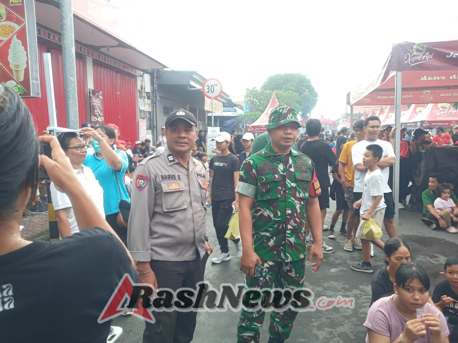 Pastikan Aman Dan Lancar, AparatTNI Pilri Di Gelgel Amankan Swecapura Festival