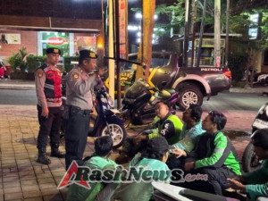 Polsek Kuta Utara Patroli Berikan Edukasi Kamtibmas Kepada Pengemudi Ojol