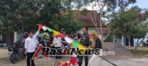 Meriahkan HUT RI Ke-80, Babinsa Himbau Warga Pasang Bendera Merah Putih