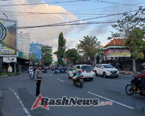 Sebagai Bentuk Kepedulian Polri Terhadap Masyarakat Personil Sat Binmas Laksanakan Strong Point Pagi