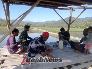 Ciptakan Rasa Aman, Babinsa Kodim 1602/Ende Lakukan Komsos Bersama Warga Niranusa