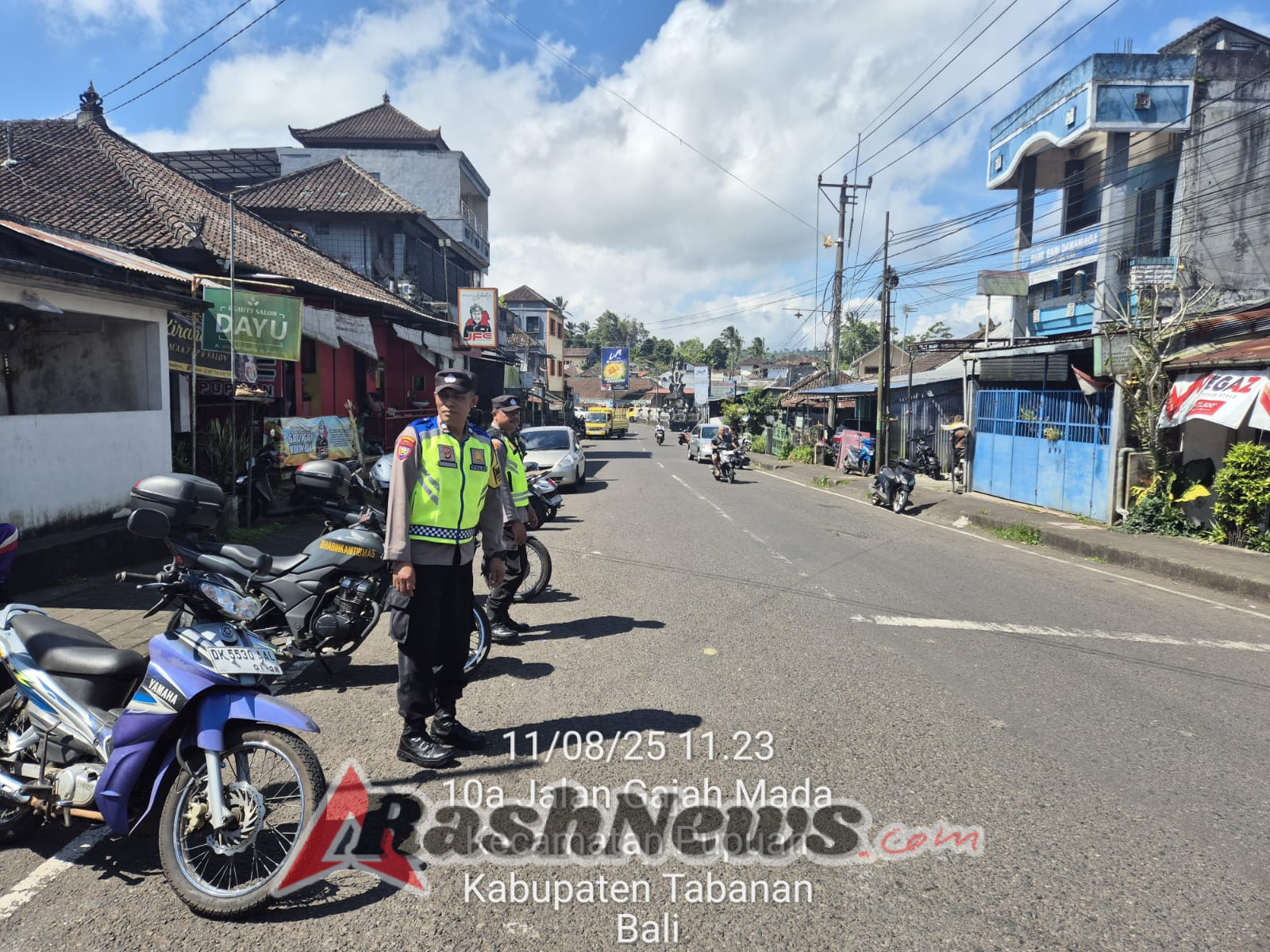 Personil Polsek Pupuan Laksanakan Giat Strong Point Rutin, Upaya Menjaga Kelancaran Arus Lalin