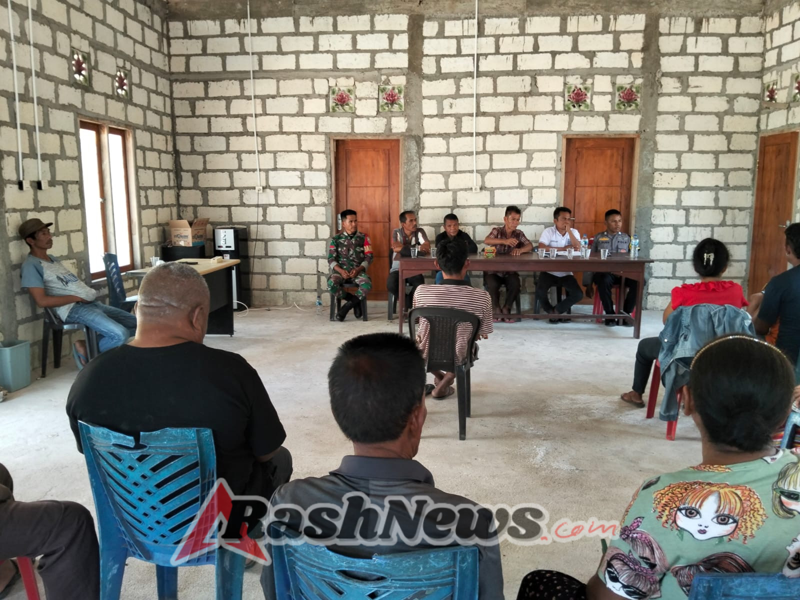 Babinsa Rote Barat Daya Dampingi Penyelesaian Kasus Kekerasan Dalam Rumah Tangga