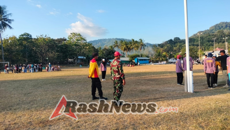 Babinsa Desa Tongo Beri Materi dan Latihan Fisik untuk Calon Paskibra