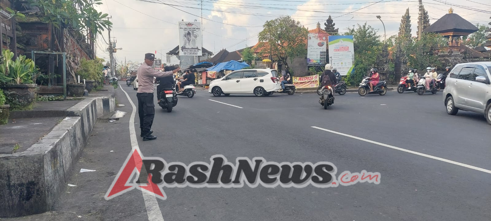 Gatur Lalin Sore Jadi Rutinitas, Personel Polsek Abiansemal Amankan Titik Rawan Macet