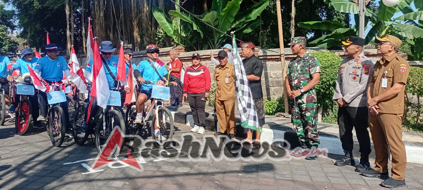 Dandim 1623/Karangasem turut  melepas peserta lomba funbike dalam rangka memperingati HUT RI ke – 80