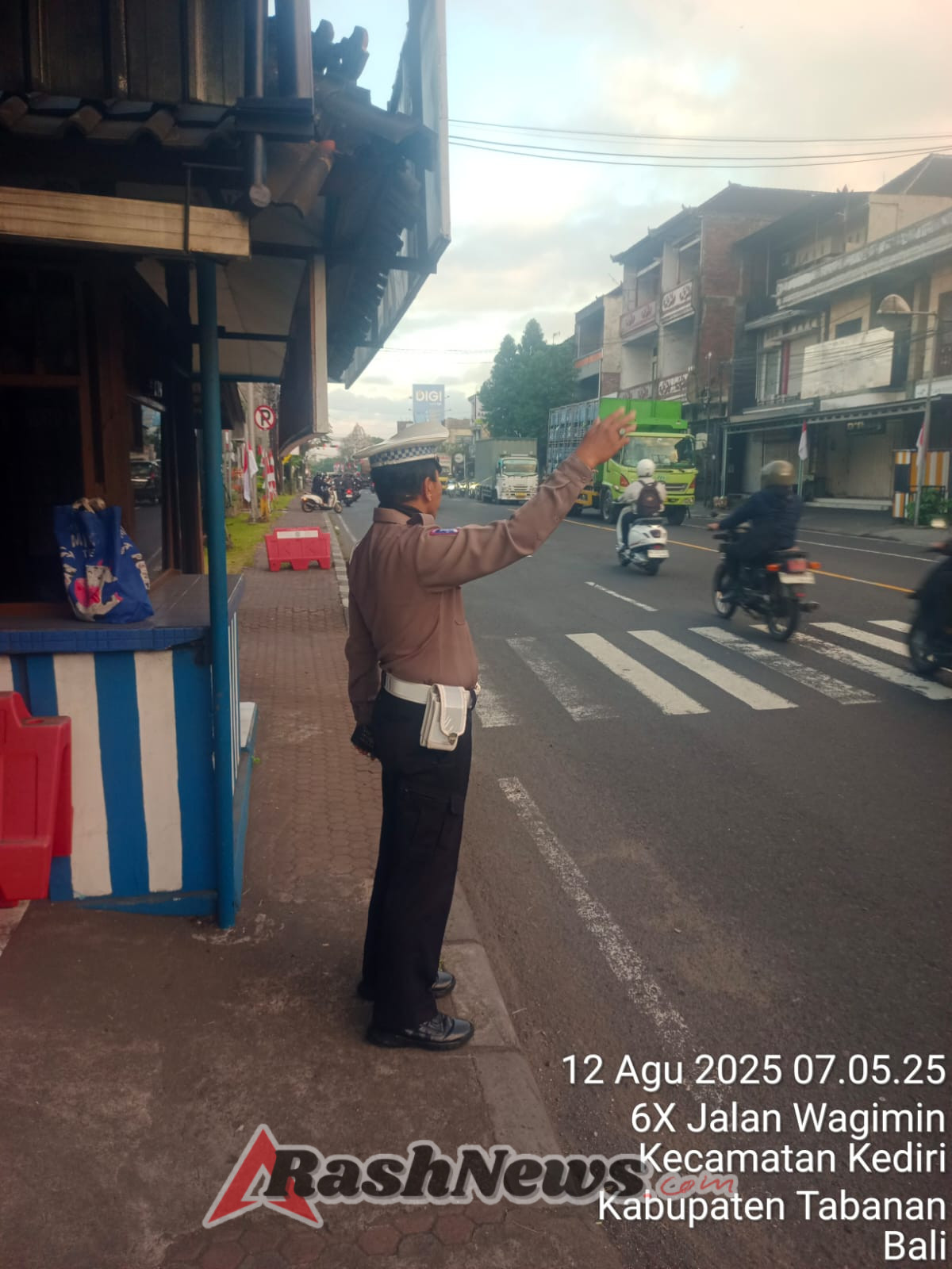 Atensi Kemacetan dan Laka, Polsek Kediri Gelar Personil  Untuk Laksanakan Strong Point