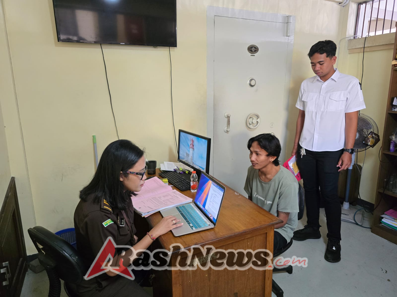 Penyidikan Rampung, Unit Reskrim Polsek Dentim Serahkan Pelaku Pencurian dan Barang Bukti ke Kejari