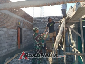 Babinsa Kilo Galang Gotong Royong Bangun Rumah Warga