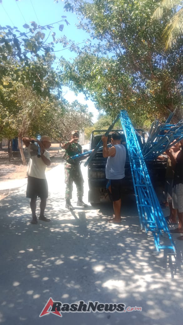 Komsos dan Kerja Bakti, Babinsa Bangun Kedekatan dengan Warga Ndao Nuse