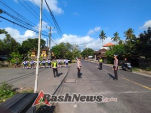 Personil Unit Lantas Polsek Manggis Melaksanakan Pengamanan Lomba Gerak Jalan Tingkat SD.