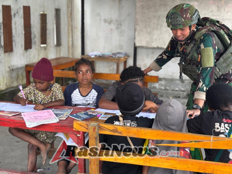 Mengajar dengan Hati, Satgas Yonif 743/PSY Dekatkan Anak Papua pada Dunia Pendidikan