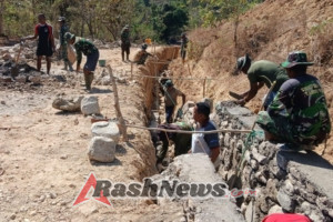 Progres Pembuatan Drainase Pembangunan Jalan Baru TMMD Desa Naekasa Mencapai 66 Persen