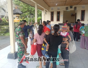 Babinsa Bangbang Dampingi Posyandu Balita di Banjar Dinas Bangkiangsidem