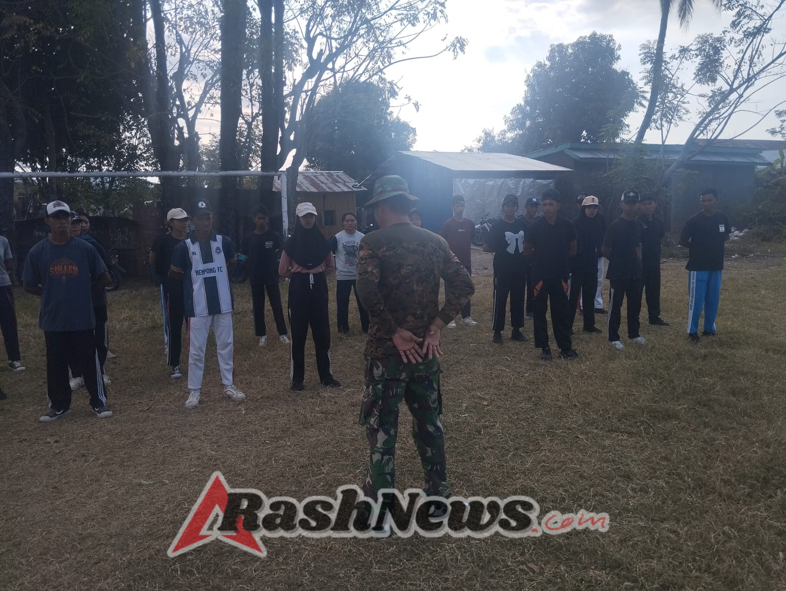 Pembinaan Paskibraka oleh TNI: Koramil Reok Siapkan Generasi Muda yang Disiplin