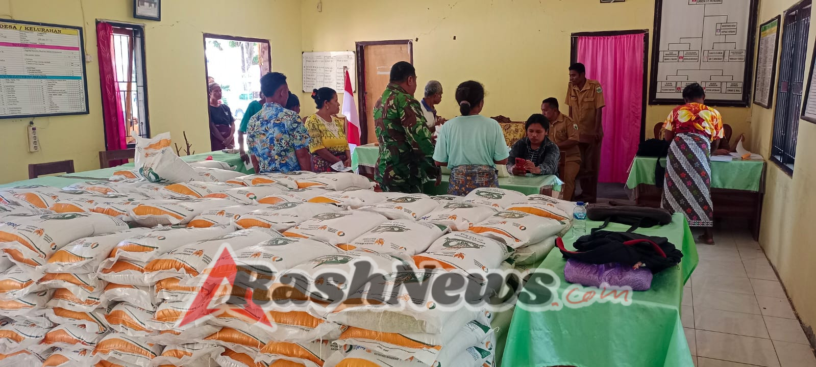 Danramil 1621-02/Abanteng Berterima Kasih atas Kinerja Babinsa Sertu Alexander Pong dalam Mendampingi Penyaluran Beras Bantuan Pangan