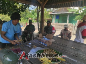 Dansatgas TMMD 125 Serap Aspirasi Warga Sambil Menikmati Sajian Tradisional