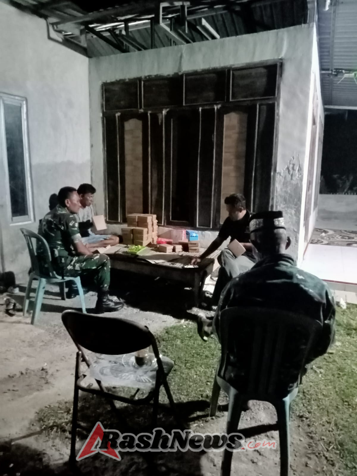 Wujud Kepedulian Babinsa, Patroli Malam Demi Terciptanya Kamtibmas