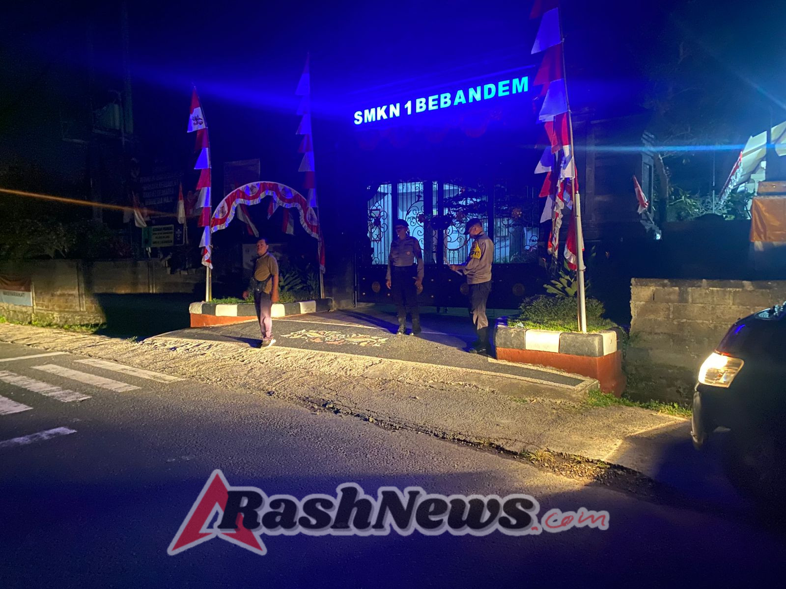 Polsek Bebandem menghimbau Waspada Kejahatan Curas, Curat, dan Curanmor di Wilkum Bebandem dalam Patroli Blue Light Patrol