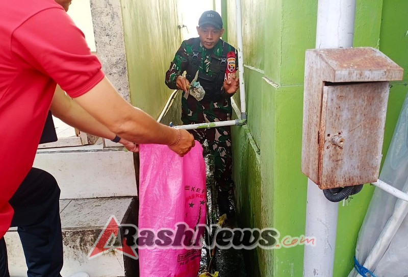 Dinas Pendapatan Badung Bersihkan Pasar dari Sampah Plastik, Danramil dan Babinsa Turut Andil