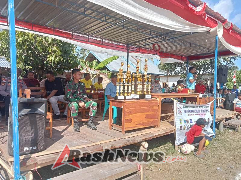 Anggota Koramil 1612-06/Lembor Amankan Final Sepak Bola di Desa Goloronggot