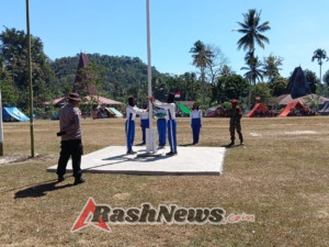 Babinsa dan Bhabinkamtibmas Wewewa Utara Latih Paskibra Jelang HUT RI ke-80