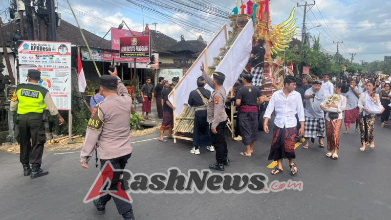Bhabinkamtibmas Desa Megati Aiptu I Gede Suastika Atensi Kegiatan Pembukaan PORDES Desa Megati Menyambut HUT RI Ke 80