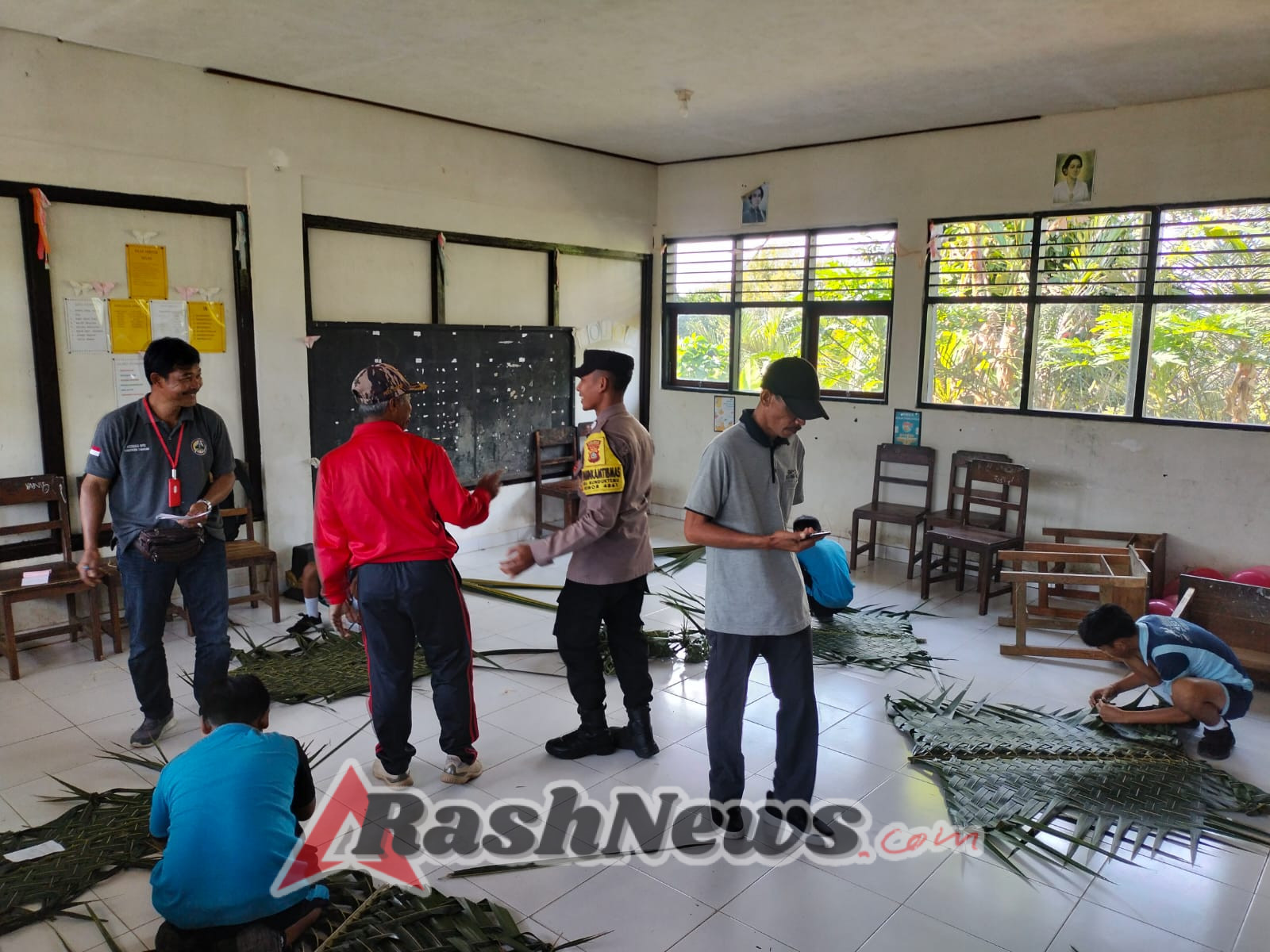 Bhabinkamtibmas Desa Munduk Temu Melaksanakan Pengamanan Giat Masyarakat Dalam Rangka HUT RI ke-80