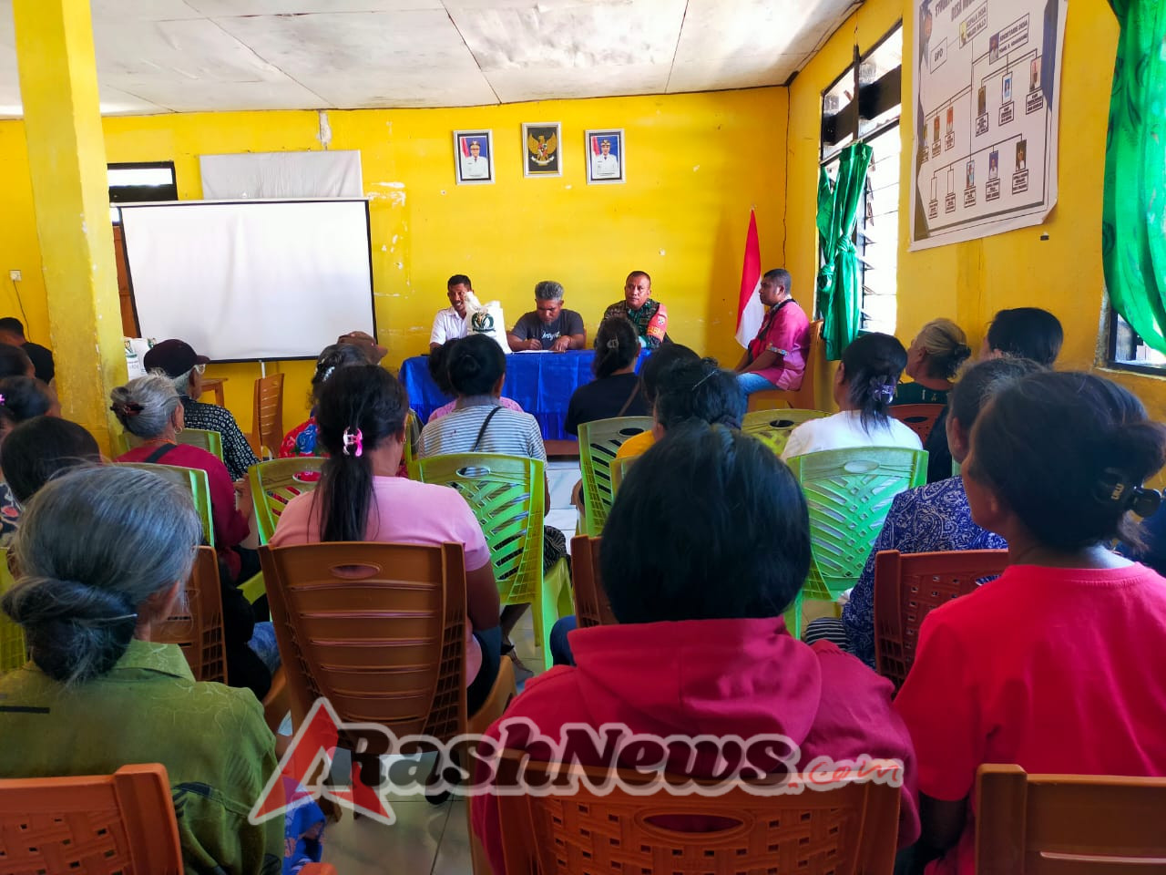 Pastikan Tepat Sasaran Babinsa Kawal Pembagian Beras Bantuan Pangan Tahun 2025