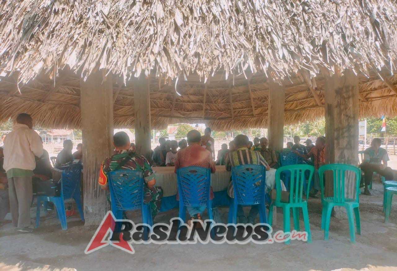 Wujud Kepedulian, Serka Aries Umbu Ikut Serta Dalam Rapat Pembangunan Desa
