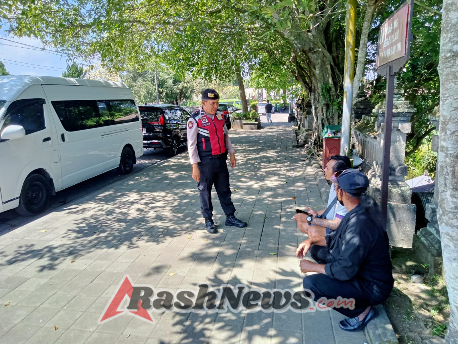 Unit Samapta Polsek Mengwi Gelar Patroli Sore di Kawasan Obyek Wisata Taman Ayun