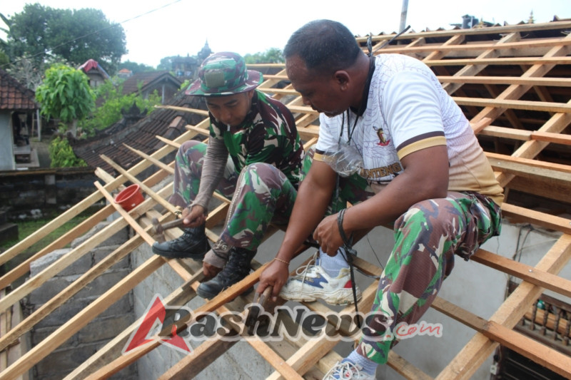 Hari ke-22 TMMD ke-125, Rehabilitasi Rumah Lansia di Desa Batuan Hampir Rampung