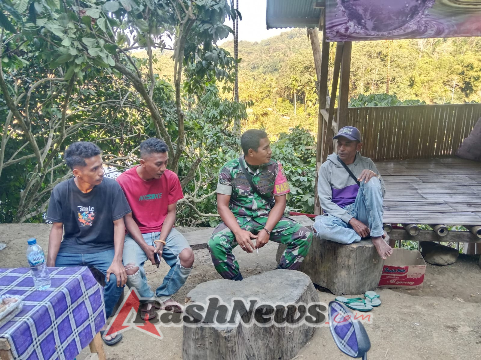 Kegiatan Pamwil dan Komsos Babinsa Ende Perkuat Sinergi dengan Masyarakat Desa Wolomage